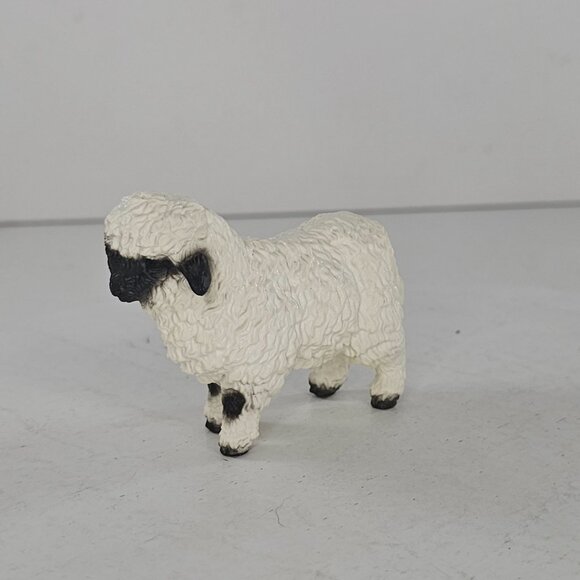 Schleich Farm World 13965 Valais Black Nosed Sheep Toy Figure Bosnia - Picture 3 of 8